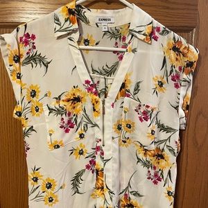Floral Express short sleeve blouse